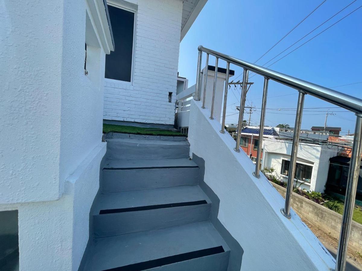 Cozy Sinchon 2548 Villa Jeju Exterior photo